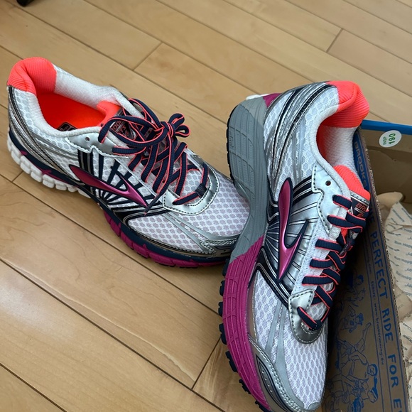 New BROOKS ADRENALINE GTS 14 size 7,5 - Picture 4 of 13